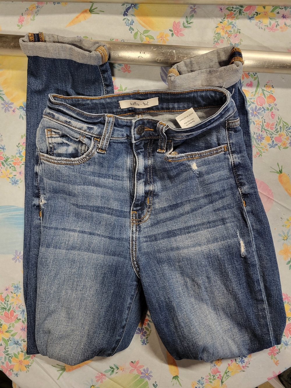 Willow & Clay Women's Skinny Mid-Rise Distressed Blue Jeans